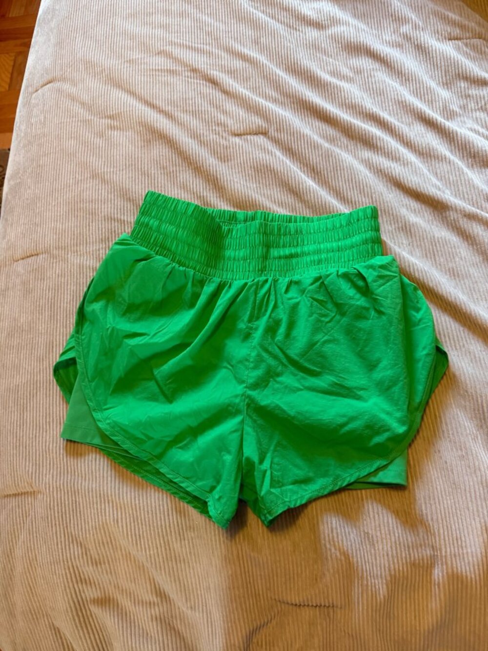 All in Motion XS 3-Piece Workout Set in Vibrant Green: Shorts, Bra & Top - Picture 8 of 12